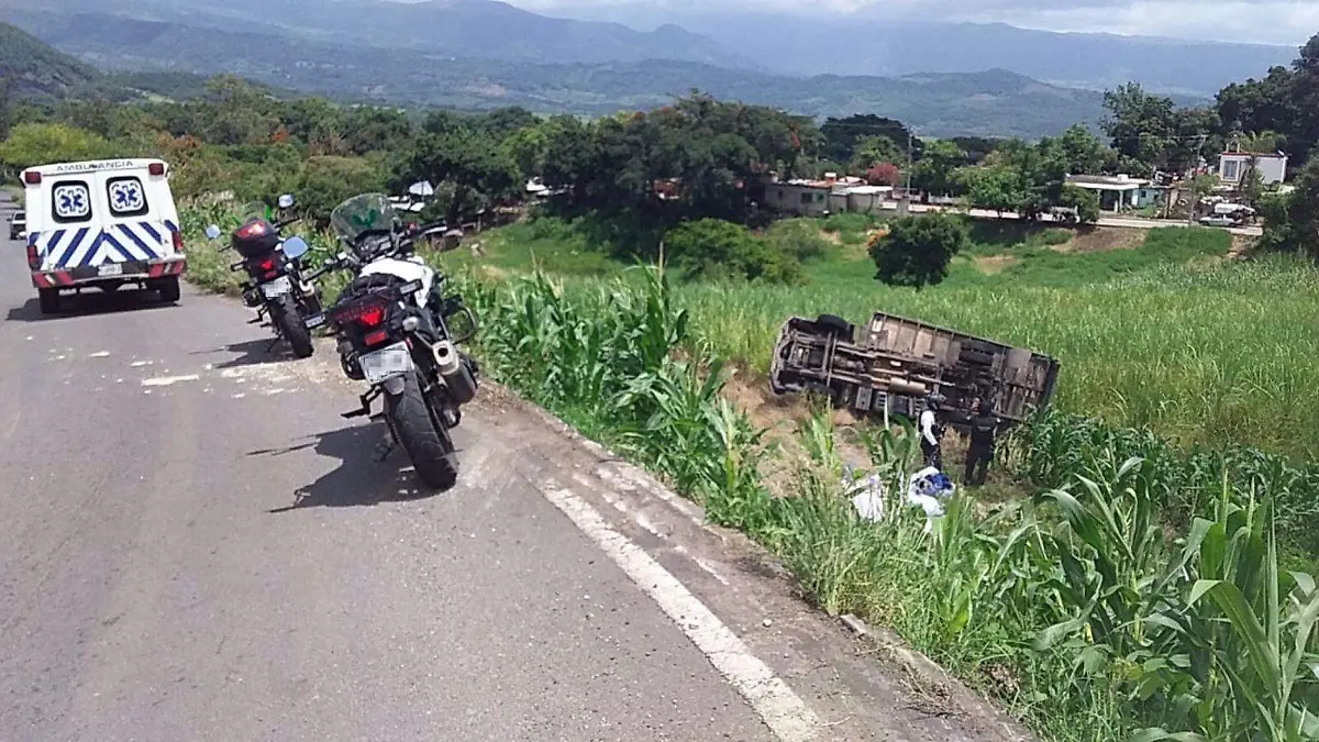 camioneta volcó